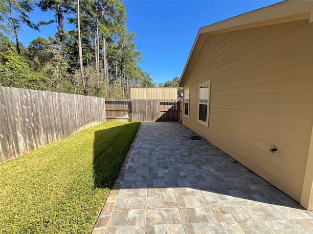 view of yard featuring a patio area