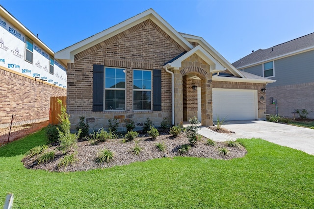 view of front of home featuring a front yard and a garage