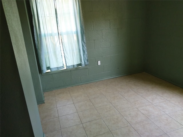 spare room with light tile patterned flooring