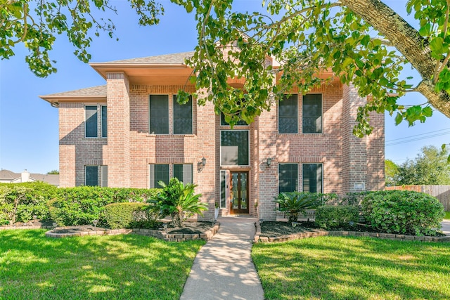 view of front of home featuring a front yard