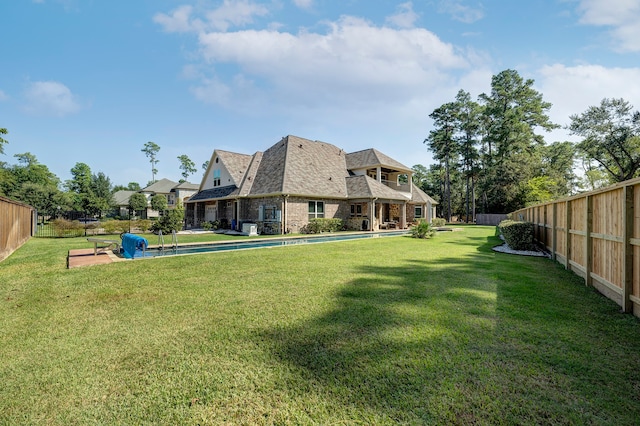 view of yard featuring a fenced in pool