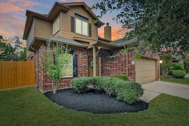 view of front of property featuring a yard