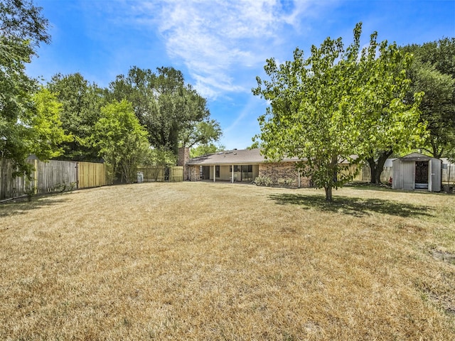 view of yard with a storage unit