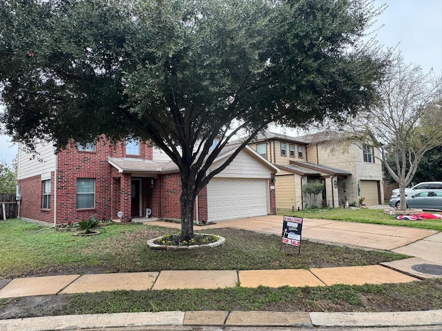 view of front facade featuring a front lawn