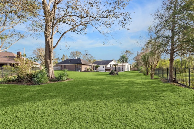 view of yard featuring a storage unit