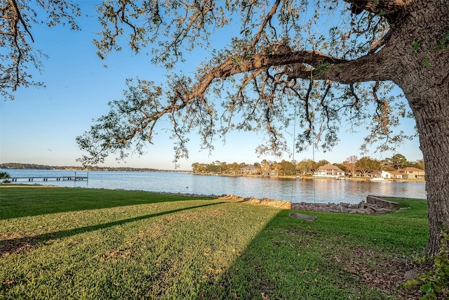 view of yard featuring a water view