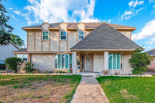 view of front of home featuring a front yard