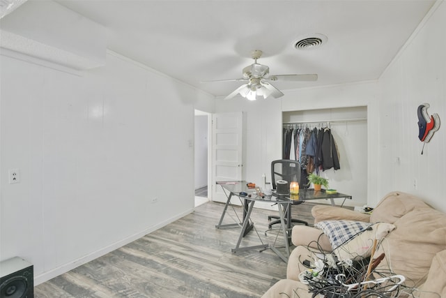 office area with ceiling fan, ornamental molding, and hardwood / wood-style flooring