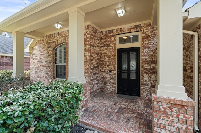 entrance to property featuring covered porch