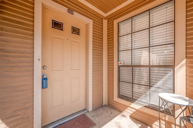 entrance to property featuring covered porch