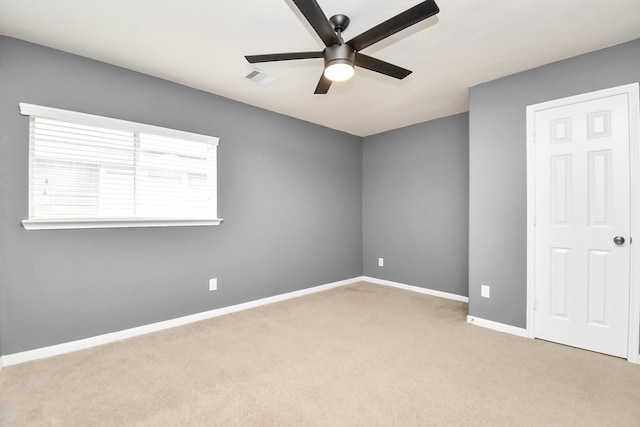 unfurnished room with light carpet and ceiling fan