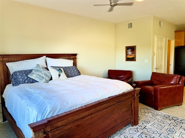 bedroom featuring ceiling fan and a textured ceiling