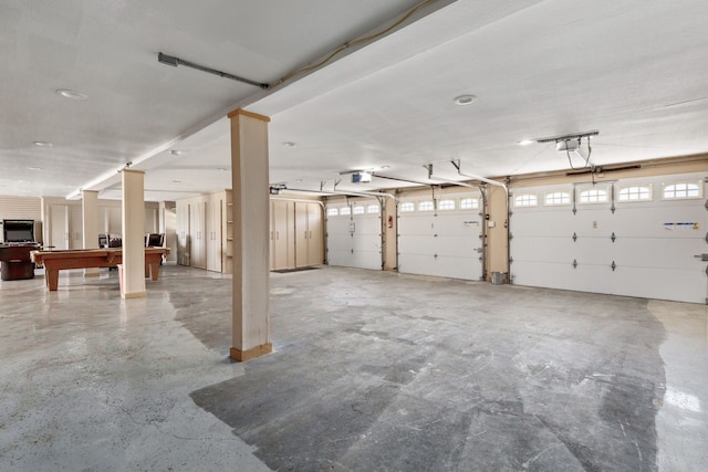 1464 Lakeside Dr W, Canyon Lake, TX 78133 - garage featuring a garage door opener