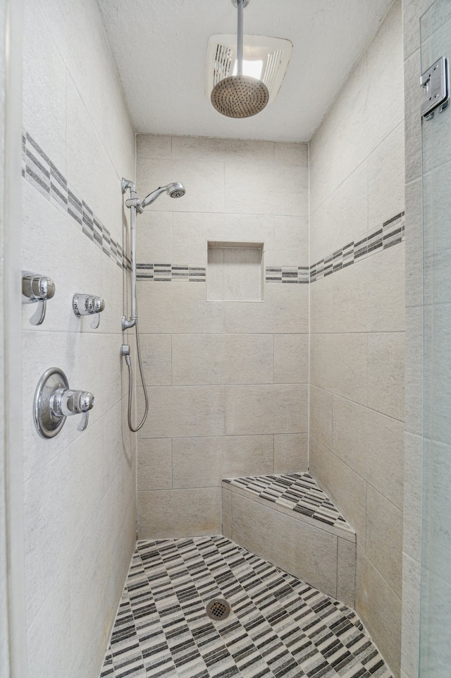 bathroom featuring a tile shower