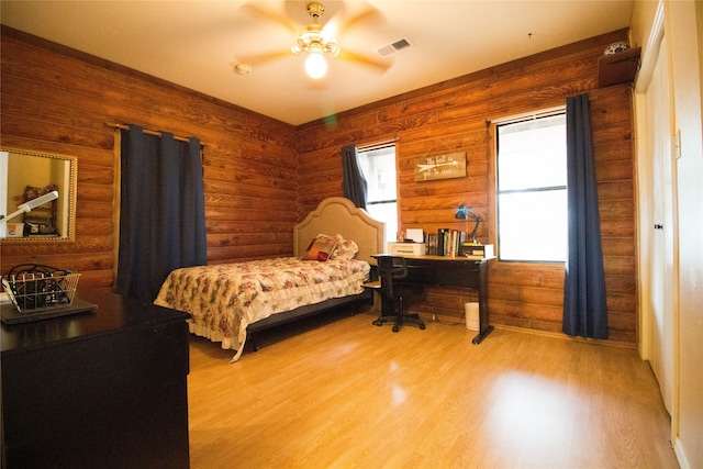 bedroom featuring light hardwood / wood-style flooring, multiple windows, and ceiling fan