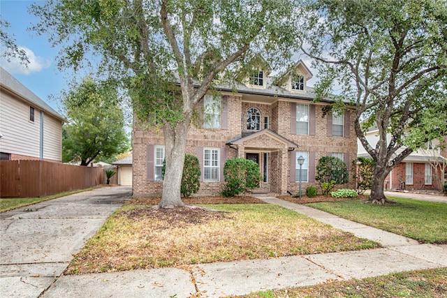 view of front of property with a front yard