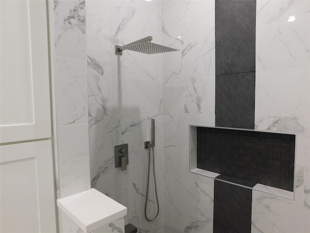 bathroom featuring tiled shower