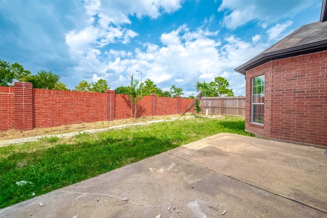 view of yard with a patio