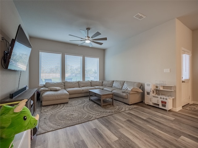 living room with light wood-type flooring and ceiling fan