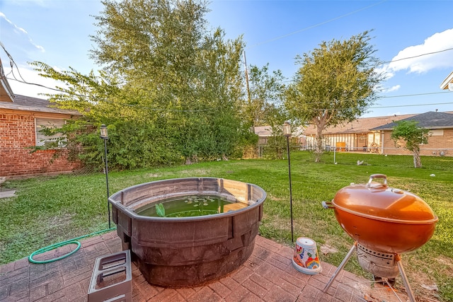 view of yard featuring a patio area