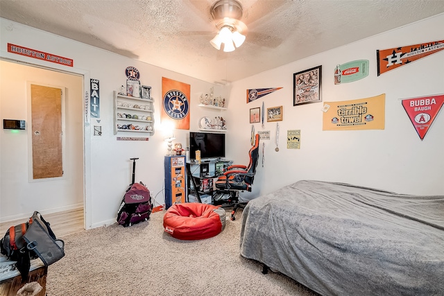 bedroom featuring ceiling fan, carpet, and a textured ceiling