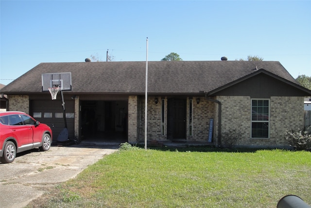 ranch-style house featuring a front yard