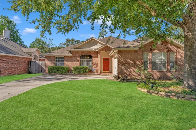 single story home with a front yard