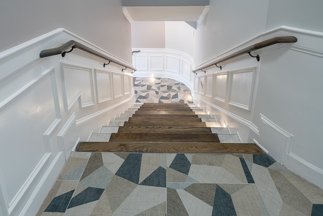 stairway featuring ornamental molding