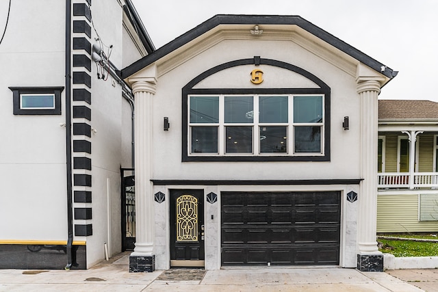 view of front facade with a garage