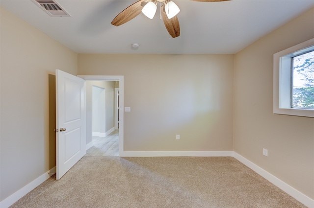 carpeted empty room featuring ceiling fan