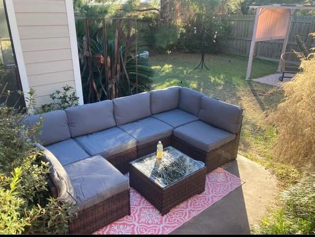 view of patio / terrace featuring an outdoor hangout area