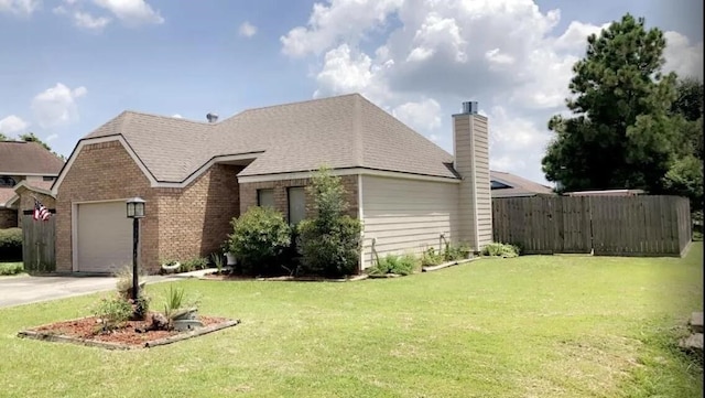 view of front facade with a garage and a front yard