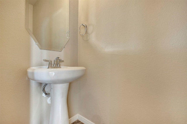 bathroom featuring sink