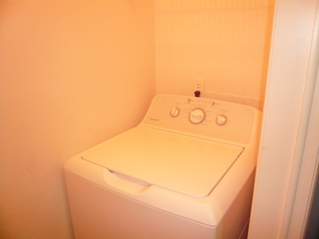 clothes washing area featuring washer / clothes dryer