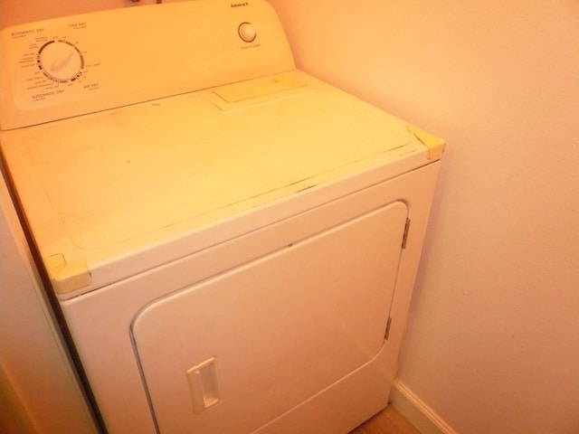 laundry room with washer / clothes dryer