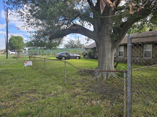 9330 Redford St, Houston, TX 77075 - view of yard