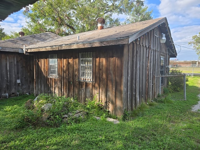 view of outbuilding