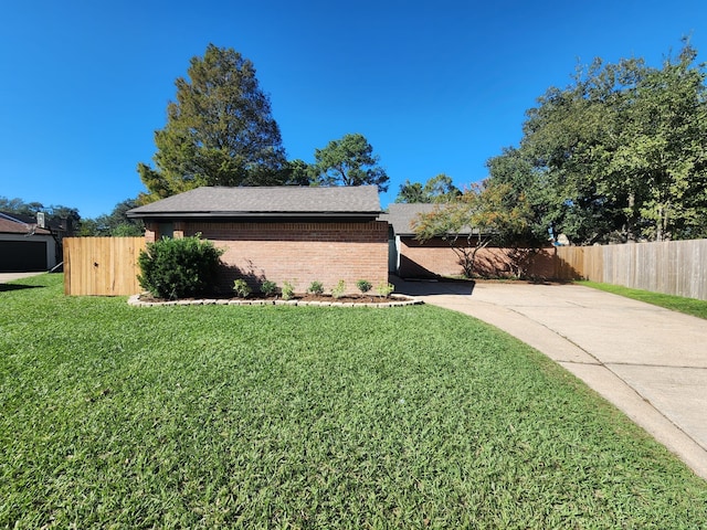 view of side of property featuring a lawn