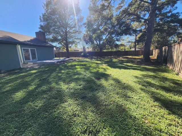 view of yard featuring a patio