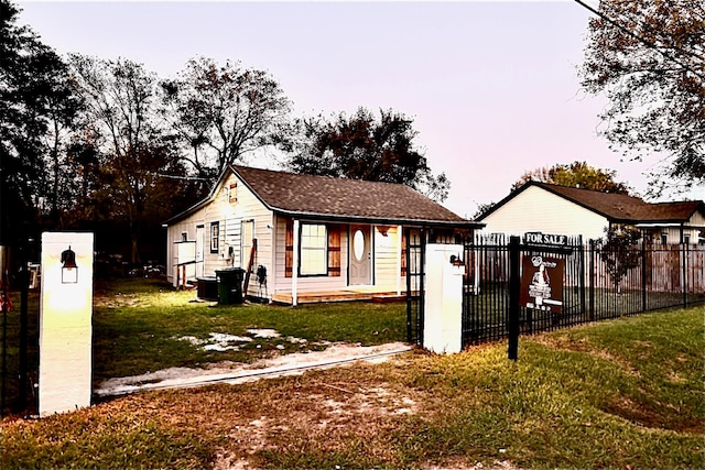 exterior space featuring a lawn