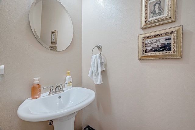 bathroom featuring sink