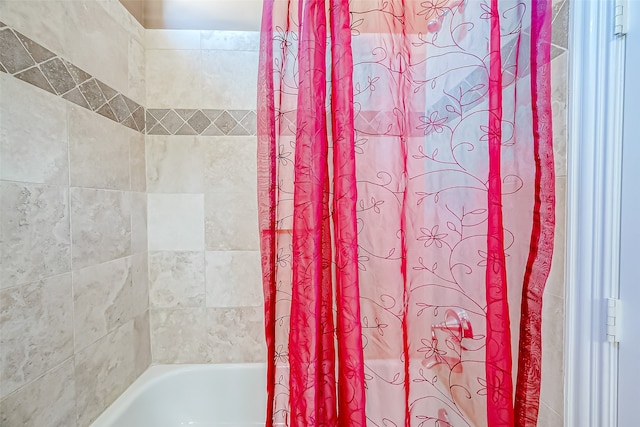 bathroom with shower / tub combo with curtain