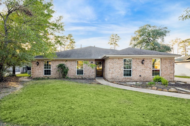 ranch-style house featuring a front yard