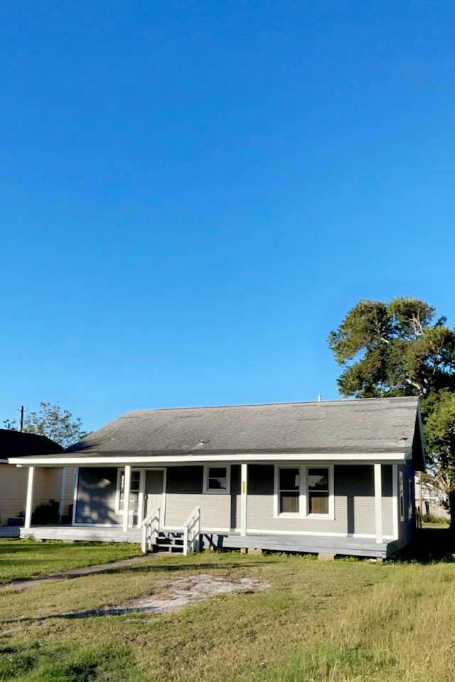 ranch-style home featuring a front yard