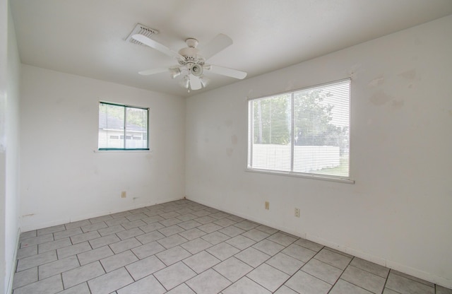 empty room with ceiling fan