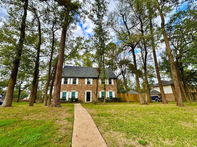 view of front of house featuring a front lawn