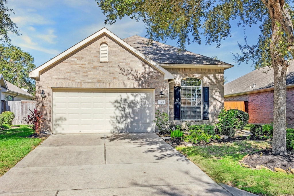 view of front facade featuring a garage