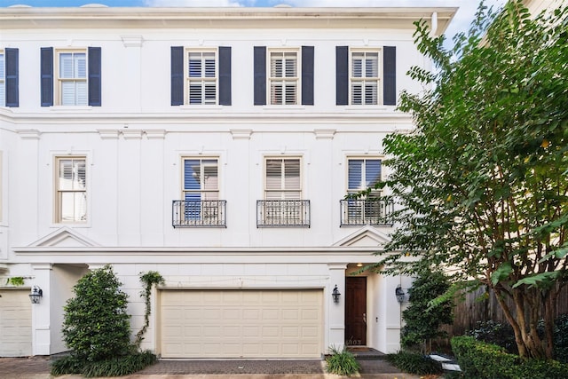 view of front of house featuring a garage