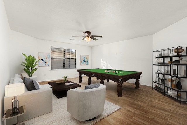 playroom featuring ceiling fan, wood-type flooring, and billiards