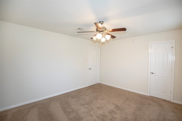 carpeted empty room featuring ceiling fan